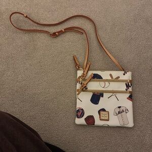 Dooney & Bourke cross body bag